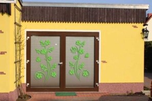 Exterior detail - Vacation apartment at Tiefwarensee (Waren (Müritz))