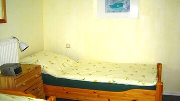 1 bedroom, bed sheets, wheelchair access