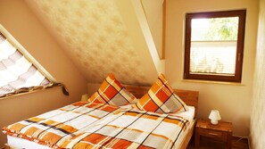 1 bedroom, bed sheets