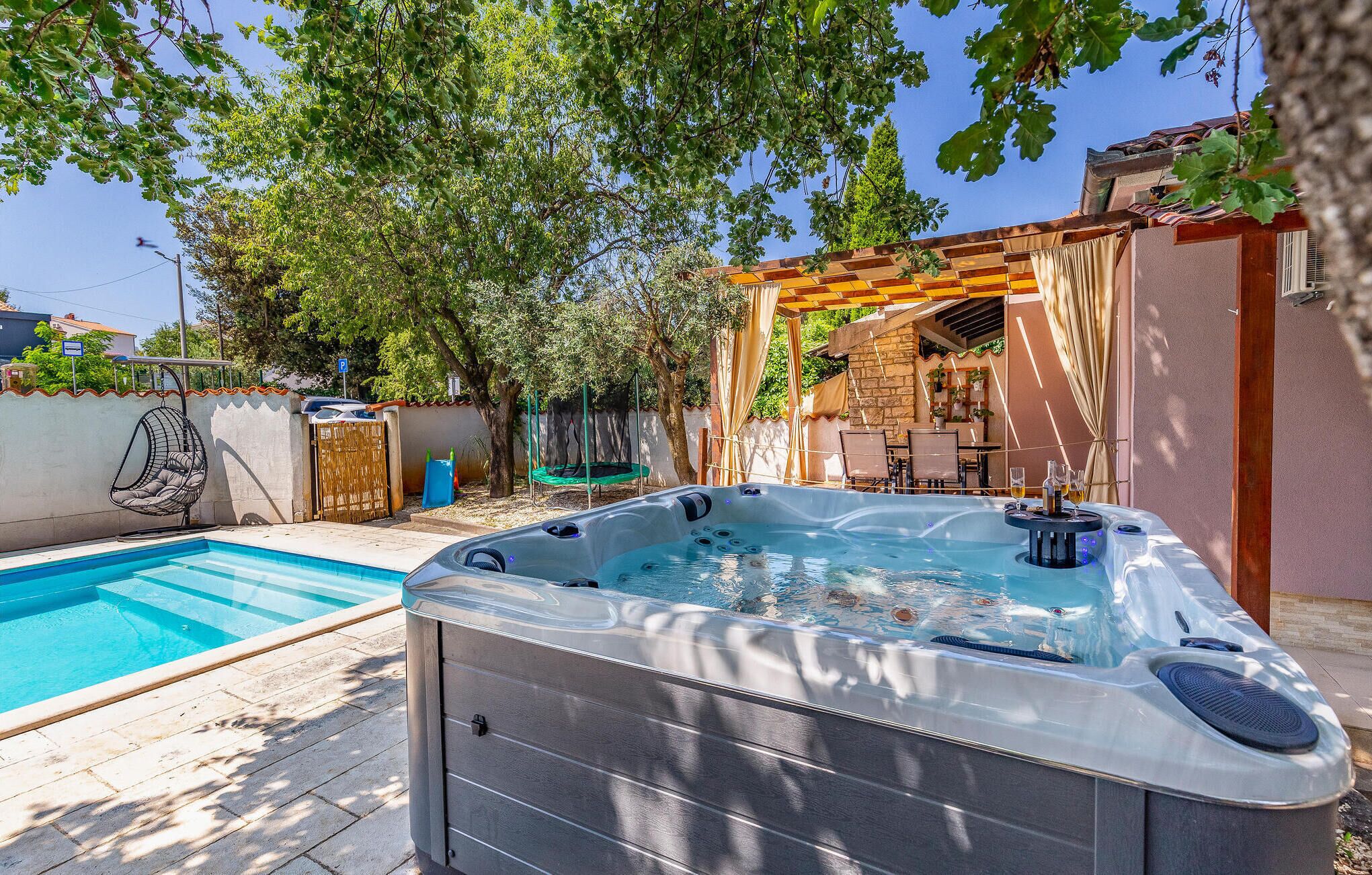Outdoor spa tub