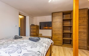 3 soverom, safe på rommet, wi-fi (inkludert) og sengetøy