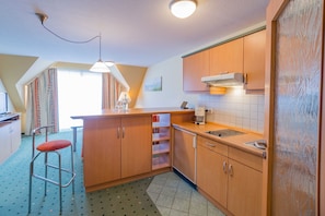 Jääkaappi, mikroaaltouuni, astianpesukone