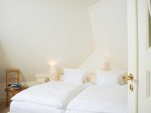 2 habitaciones, tabla de planchar con plancha, cuna de viaje y wifi