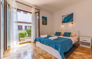 3 chambres, coffre-fort, accès au Wi-Fi (inclus), literie fournie