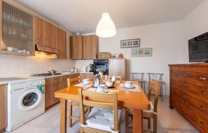 Fridge, stovetop, coffee/tea maker, cookware/dishes/utensils - 3 bedroom awesome apartment in Marti PI (Marti PI)