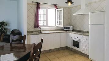 Réfrigérateur, plaque de cuisson, cafetiÚre/bouilloire