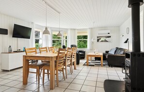 Smart TV, fireplace, stereo - Cozy home in Hejls with sauna (Hejls)