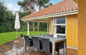 Outdoor dining - Cozy home in Hejls with sauna (Hejls)