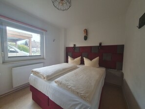 3 bedrooms, travel cot, WiFi