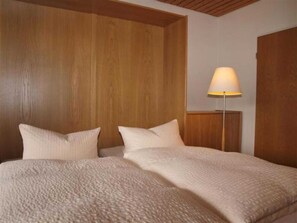 2 bedrooms, in-room safe, travel crib, WiFi