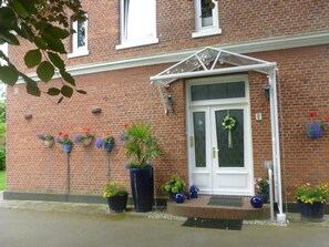 Unclassified image, 3 of 27, button