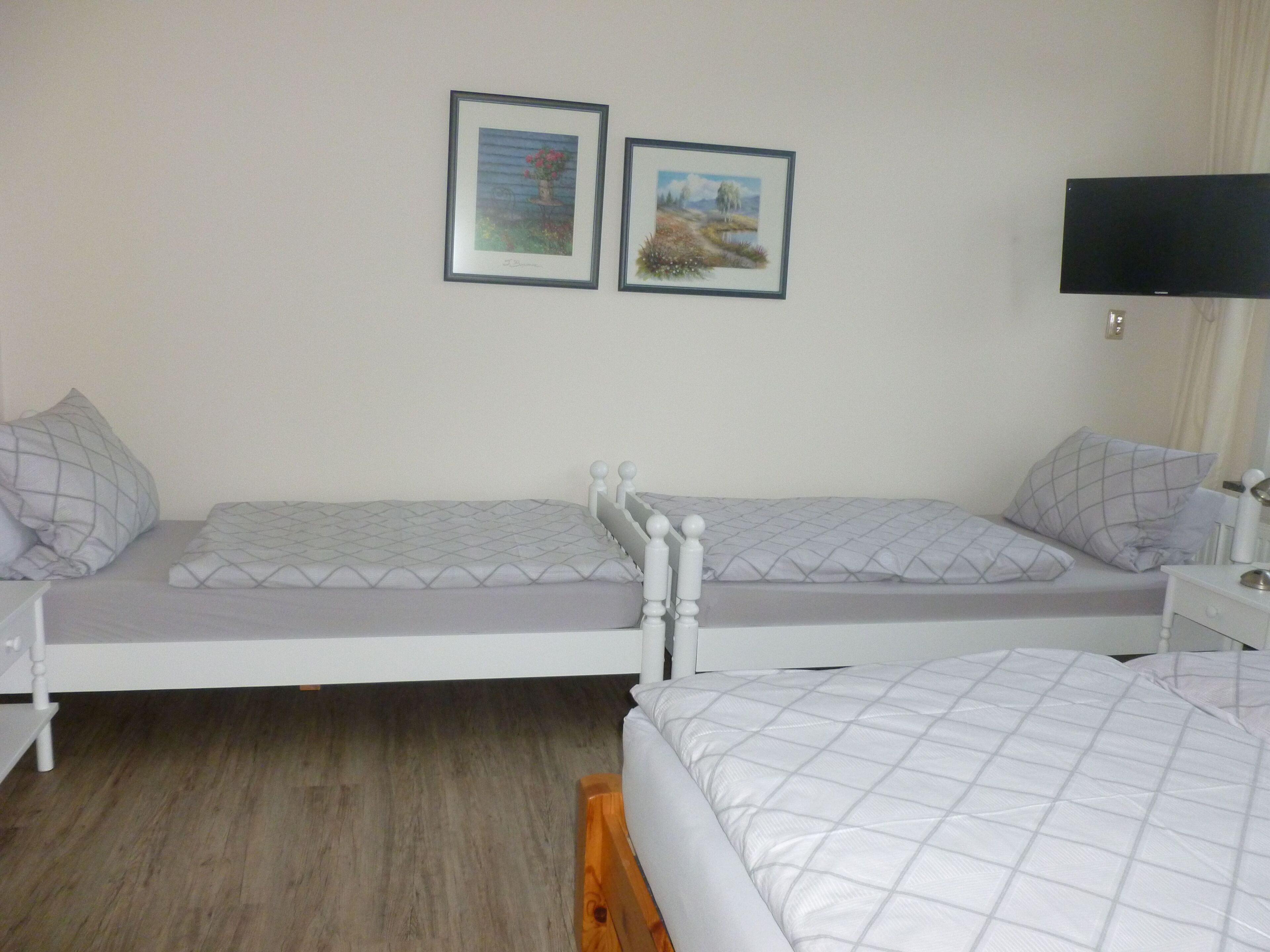 3 chambres, fer et planche à repasser, Wi-Fi, draps fournis