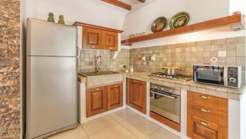 Refrigerador, placa de cocina, cafetera/tetera
