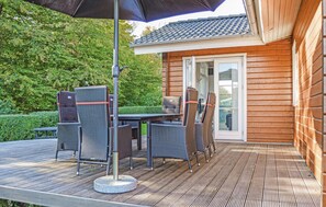 Outdoor dining - 3 bedroom cozy home in Juelsminde (Juelsminde)
