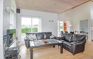 TV, fireplace, DVD player
