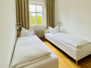 Unclassified image, 4 of 17, button