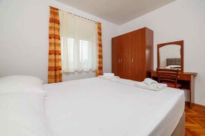 1 bedroom, WiFi - Holiday apartment with TV and garden (Crikvenica)