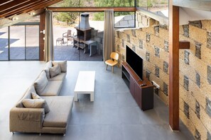 TV, fireplace