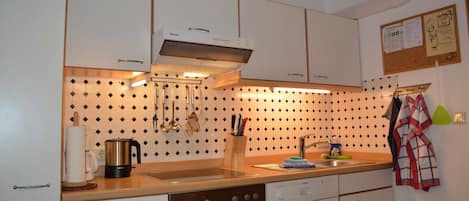 KĂŒhlschrank, Ofen, GeschirrspĂŒler