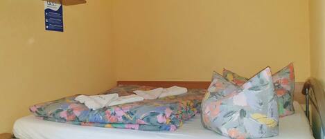 1 Schlafzimmer, Schreibtisch, WLAN, Bettwäsche