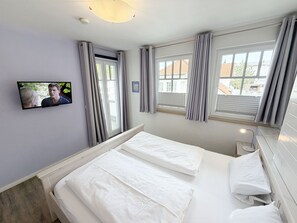 2 bedrooms, iron/ironing board, travel cot, WiFi