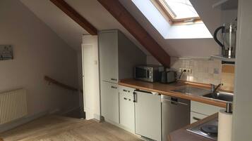 Kühlschrank, Mikrowelle, Ofen, Geschirrspüler