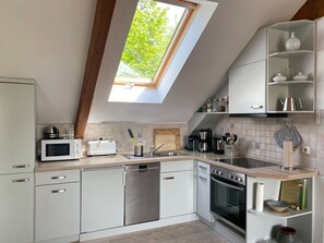 Réfrigérateur, micro-ondes, four, lave-vaisselle