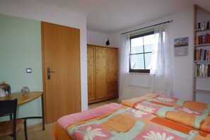 2 Schlafzimmer, Reisekinderbett, WLAN, Bettwäsche