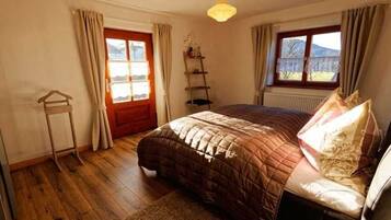 2 Schlafzimmer, Reisekinderbett, Bettwäsche