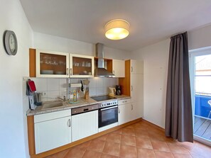 Kühlschrank, Mikrowelle, Ofen, Geschirrspüler