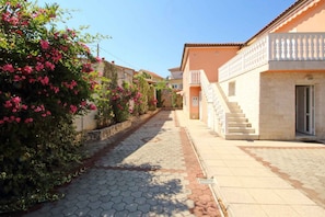 Property grounds - Holiday apartment with air conditioning and balcony (Šilo)