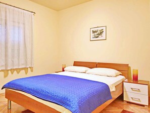 3 bedrooms, WiFi - Holiday apartment with air conditioning and balcony (Šilo)