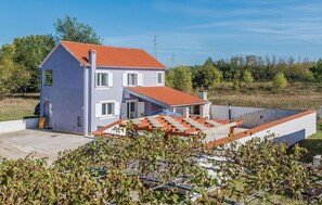 Exterior - Gorgeous home in Privlaka-Sabunike (Privlaka-Sabunike)