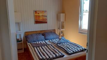 2 bedrooms, travel crib