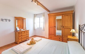 3 bedrooms, free WiFi, bed sheets - Awesome home in Frigiliana (Frigiliana)