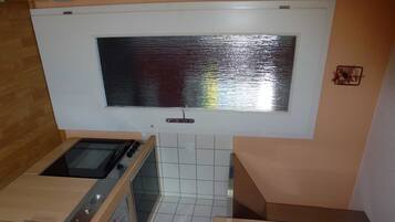 Kühlschrank, Mikrowelle, Ofen, Geschirrspüler