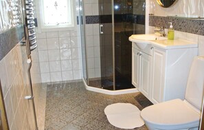 Shower - Cozy home in Strängnäs with sauna (Strängnäs)
