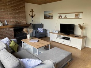 TV, caminetto, videogiochi