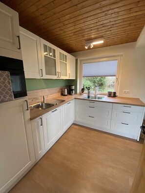 Refrigerador, microondas, horno y lavavajillas 