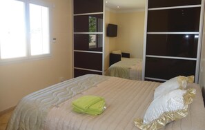 4 Schlafzimmer, Reisekinderbett, kostenloses WLAN, Bettwäsche