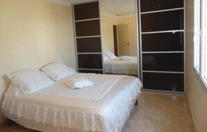 4 chambres, lit parapluie, Wi-Fi gratuit, draps fournis