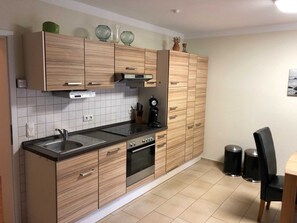 Refrigerador, horno, lavavajillas, cafetera/tetera