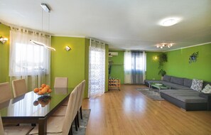 Dining - Cozy home in Pula with kitchen (Pula)