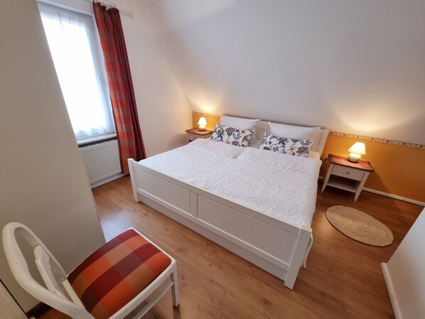 2 bedrooms, iron/ironing board, WiFi, bed sheets