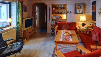 Una chimenea, un reproductor de DVD