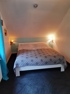 2 bedrooms, in-room safe, travel cot, WiFi