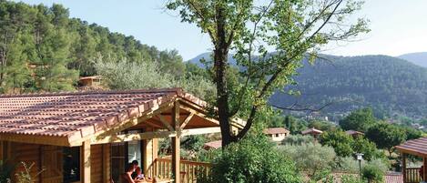 المنطقة المحيطة بالمنشأة