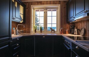 Fridge, stovetop, dishwasher - Sjusjøen Setergrend 4763 (Sjusjøen)