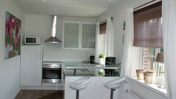 Kühlschrank, Mikrowelle, Ofen, Geschirrspüler