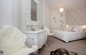 3 bedrooms, in-room safe, travel crib, free WiFi - Stunning home in Seget Donji (Seget Donji)